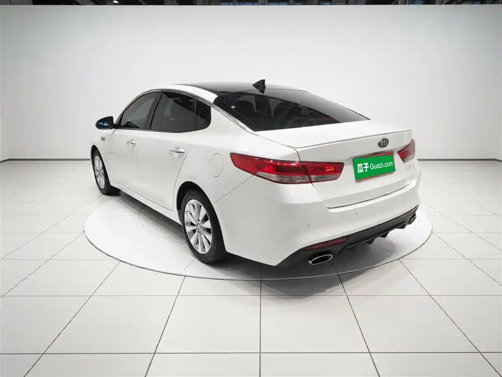 Kia K5 1.6 T Auto LUX