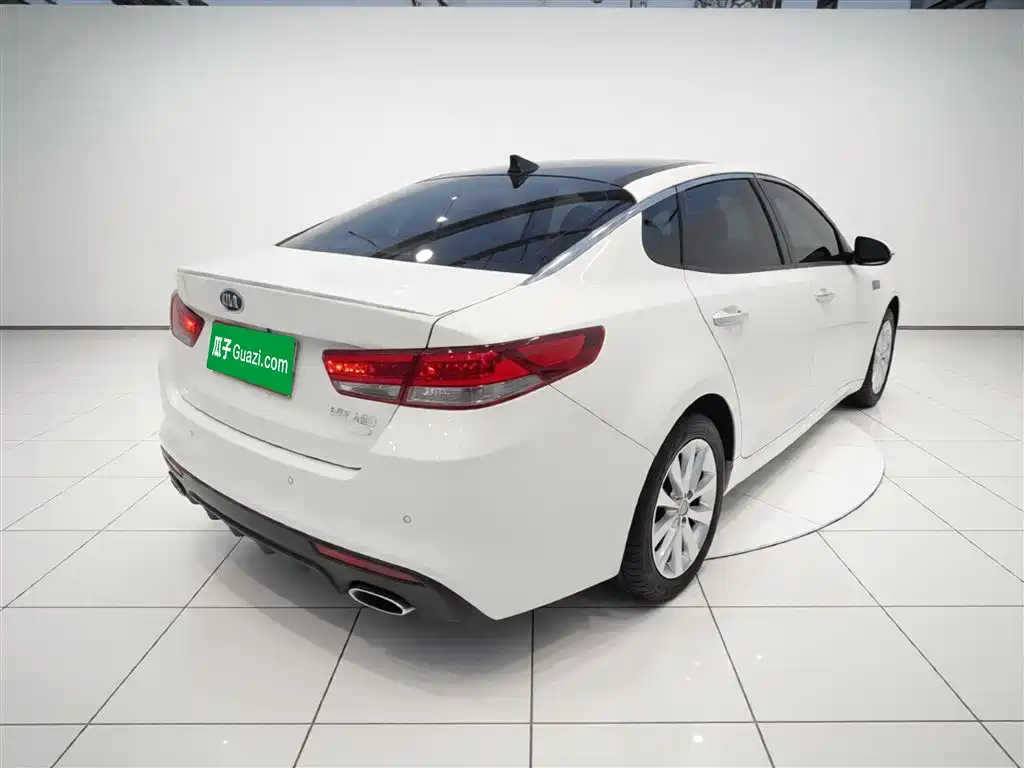 Kia K5 1.6 T Auto LUX