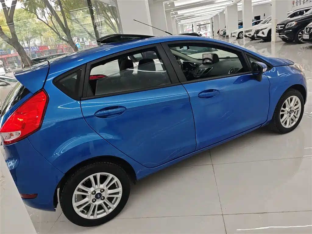 Fiesta Hatchback 1.5 L Auto Fashionable