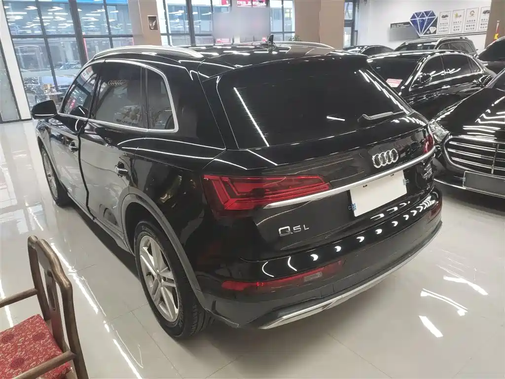 Audi Q5 L 40 T Fashion Elegant
