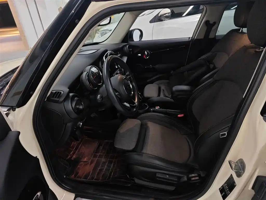 MINI 1.5 T COOPER Classic 5-door