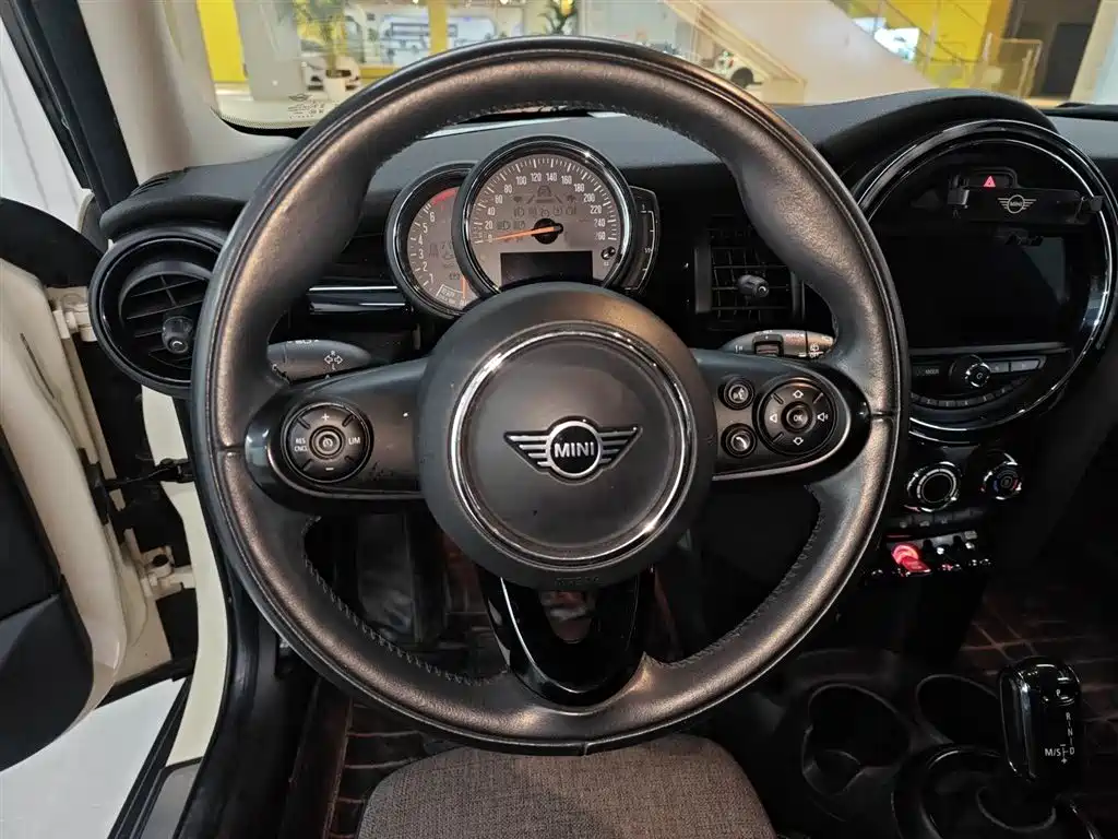 MINI 1.5 T COOPER Classic 5-door