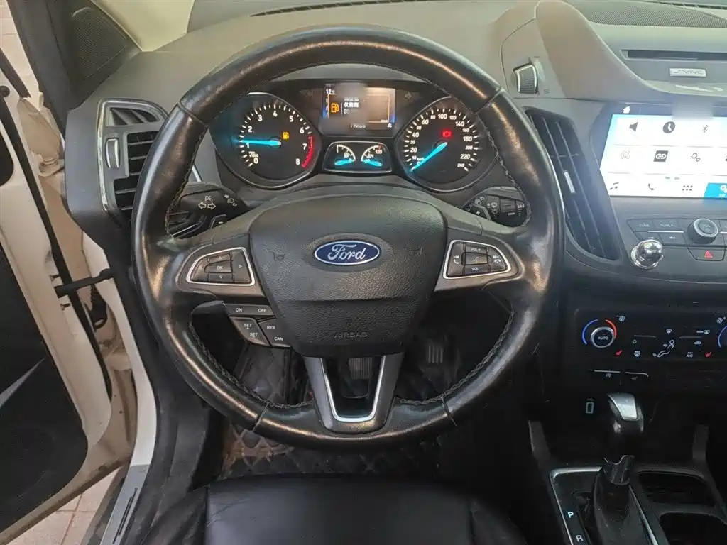 Kuga EcoBoost 180 2 WD Grand Wing
