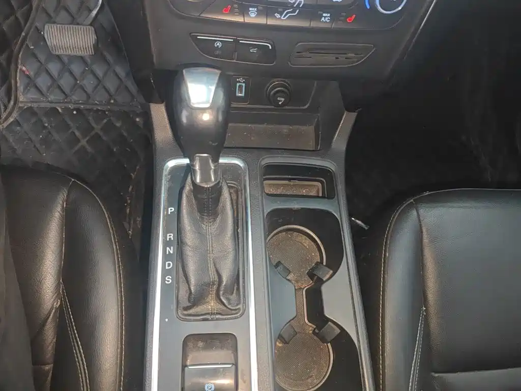 Kuga EcoBoost 180 2 WD Grand Wing