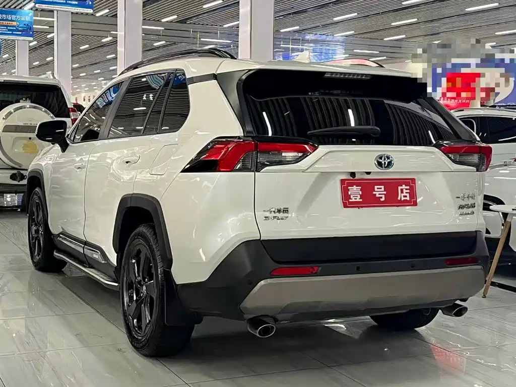 RAV4 Dual Engine 2.5 L E-CVT 4 WD Elite PLUS