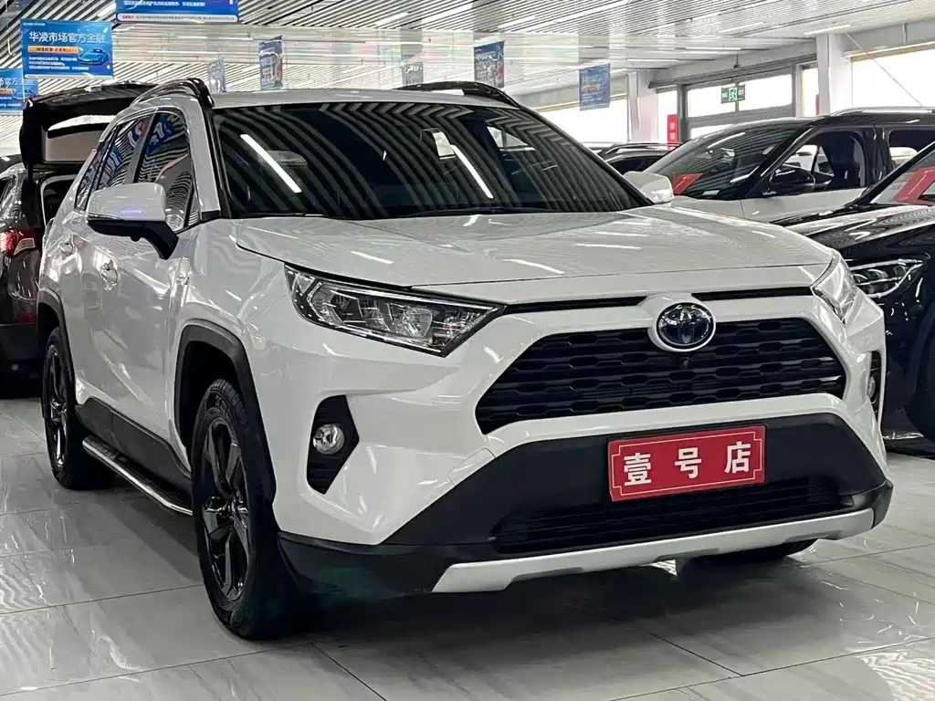 RAV4 Dual Engine 2.5 L E-CVT 4 WD Elite PLUS