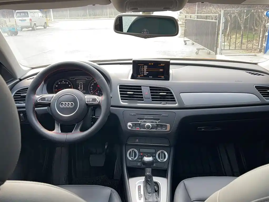 Audi Q3 35 TFSI Million Commemorative Smart Leading