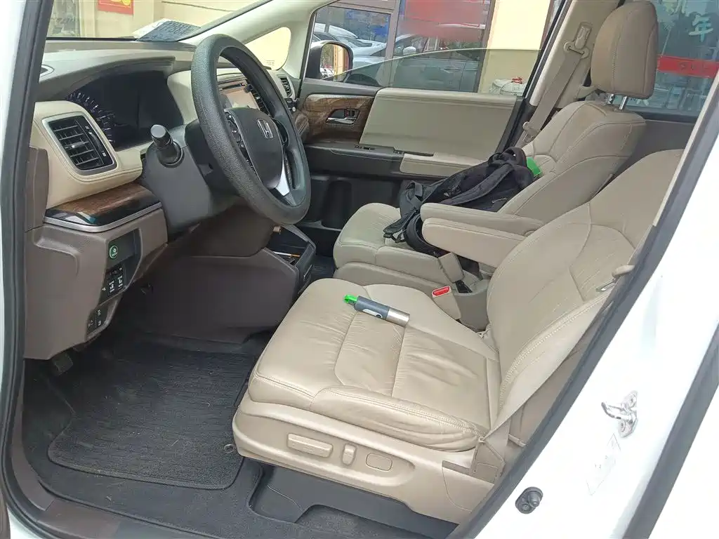Odyssey 2.4 L Luxury