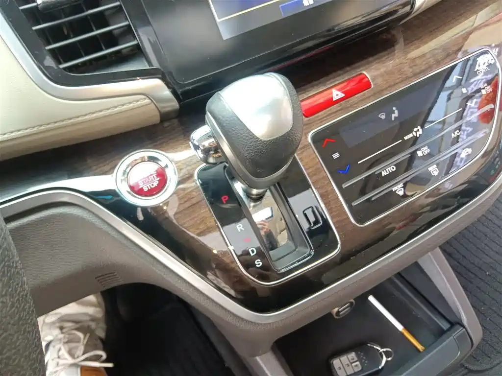 Odyssey 2.4 L Luxury