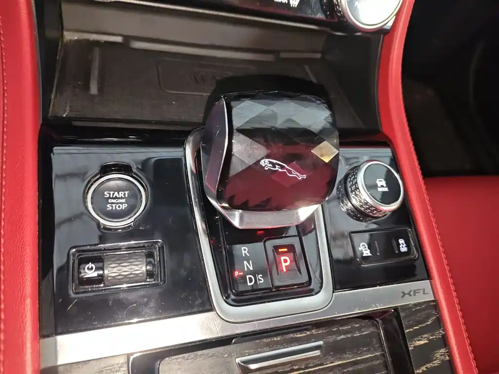 Jaguar XFL XFL 2.0 T 250 PS 2 WD Luxury