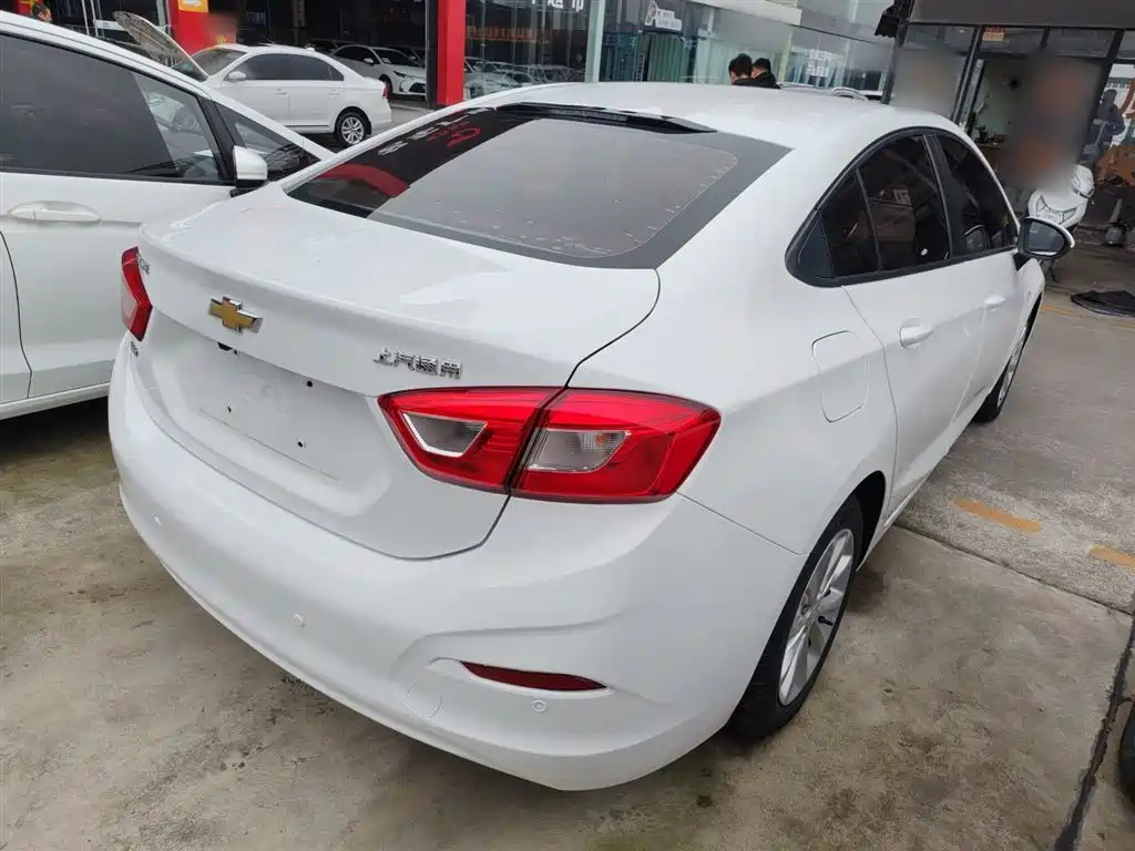 Cruze 320 Auto Pioneer Sunroof