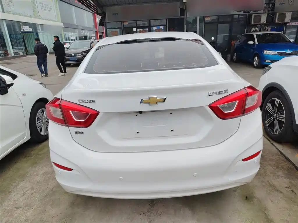 Cruze 320 Auto Pioneer Sunroof