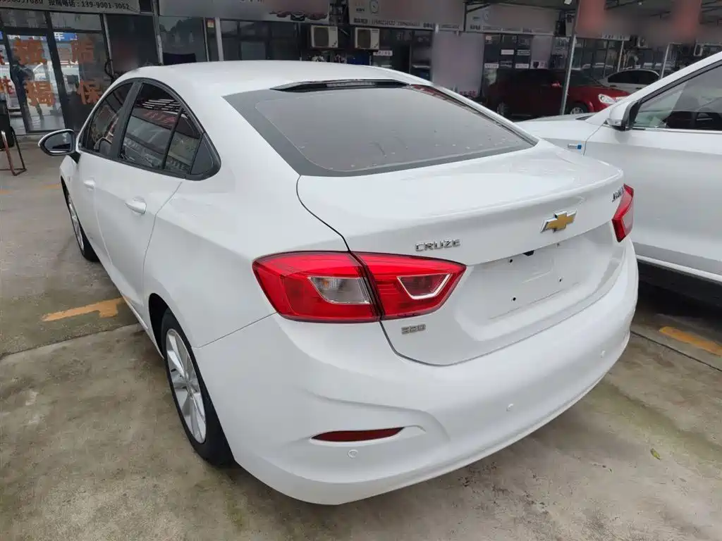 Cruze 320 Auto Pioneer Sunroof