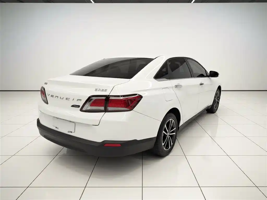 Venucia D60 100 K Glory 1.6 L XL CVT Star Cool CN-VI
