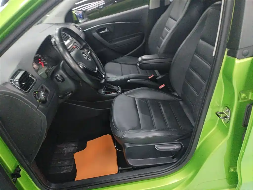 Polo 1.6 L Auto Luxury