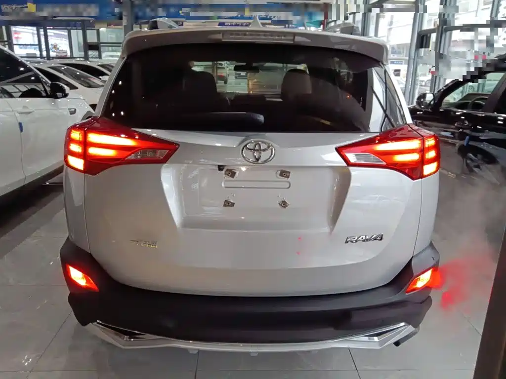RAV4 2.0 L CVT 2 WD Urban
