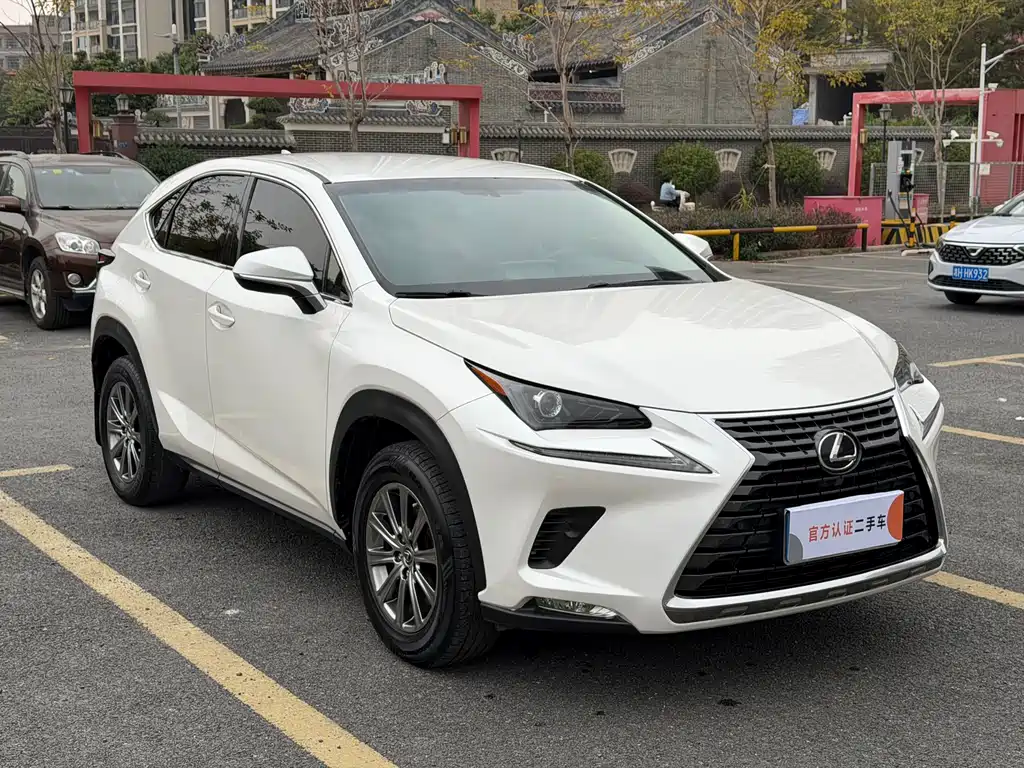 Lexus NX 300 FWD Sharp Travel
