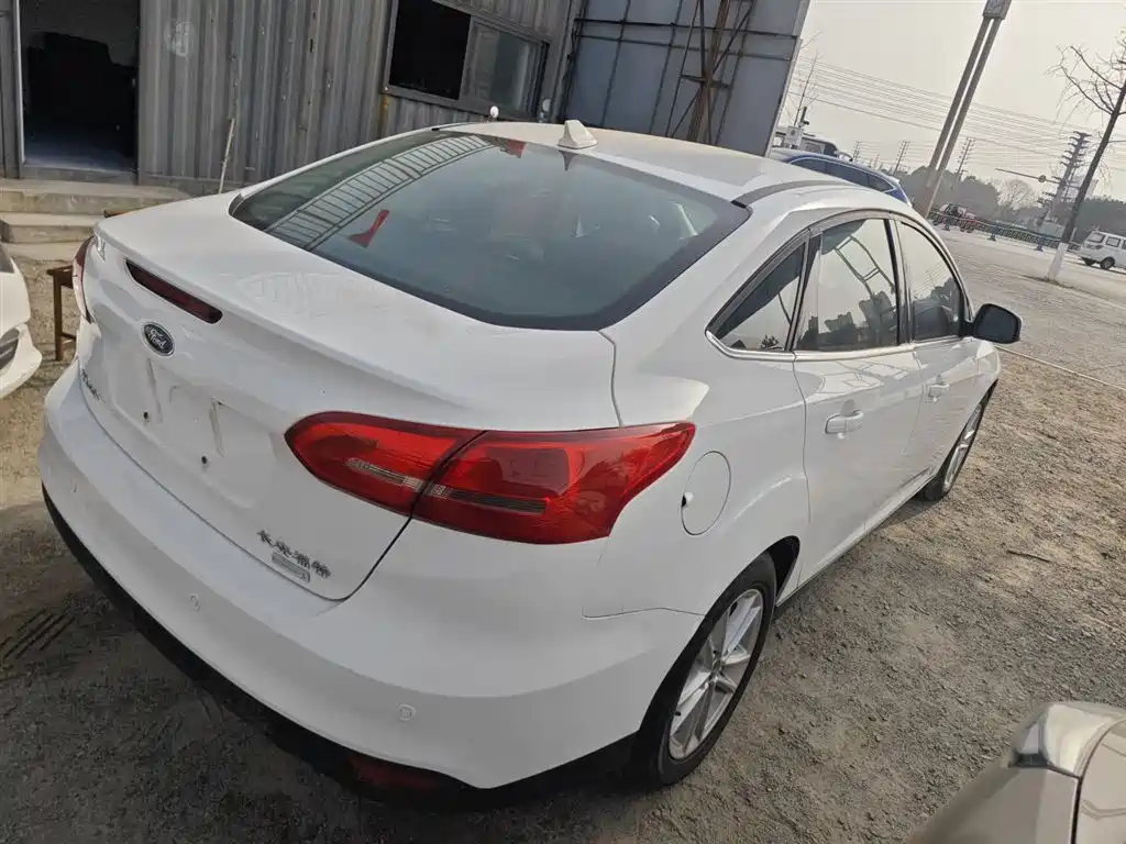 Focus Sedan EcoBoost 180 Auto Elite