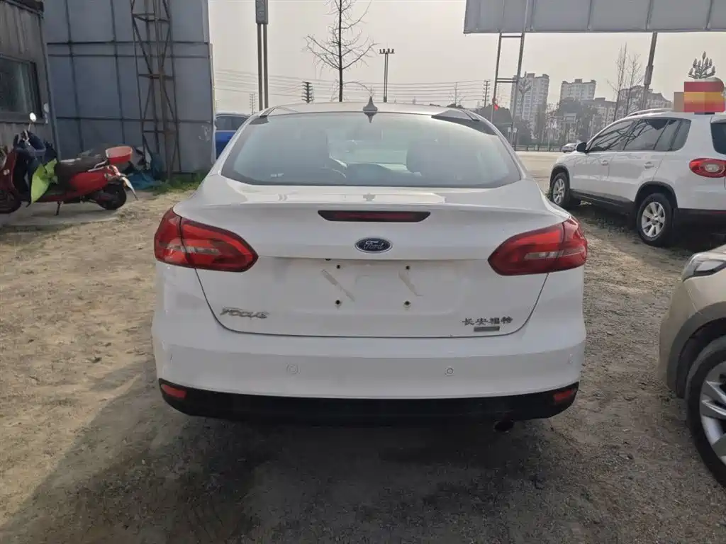 Focus Sedan EcoBoost 180 Auto Elite