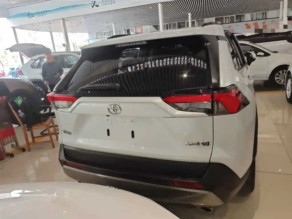 RAV4 2.0 L CVT 2 WD Style Plus