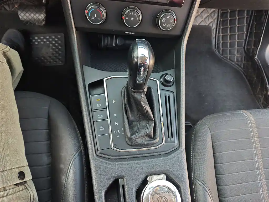 Lavida 1.5 L Auto Vision CN-VI