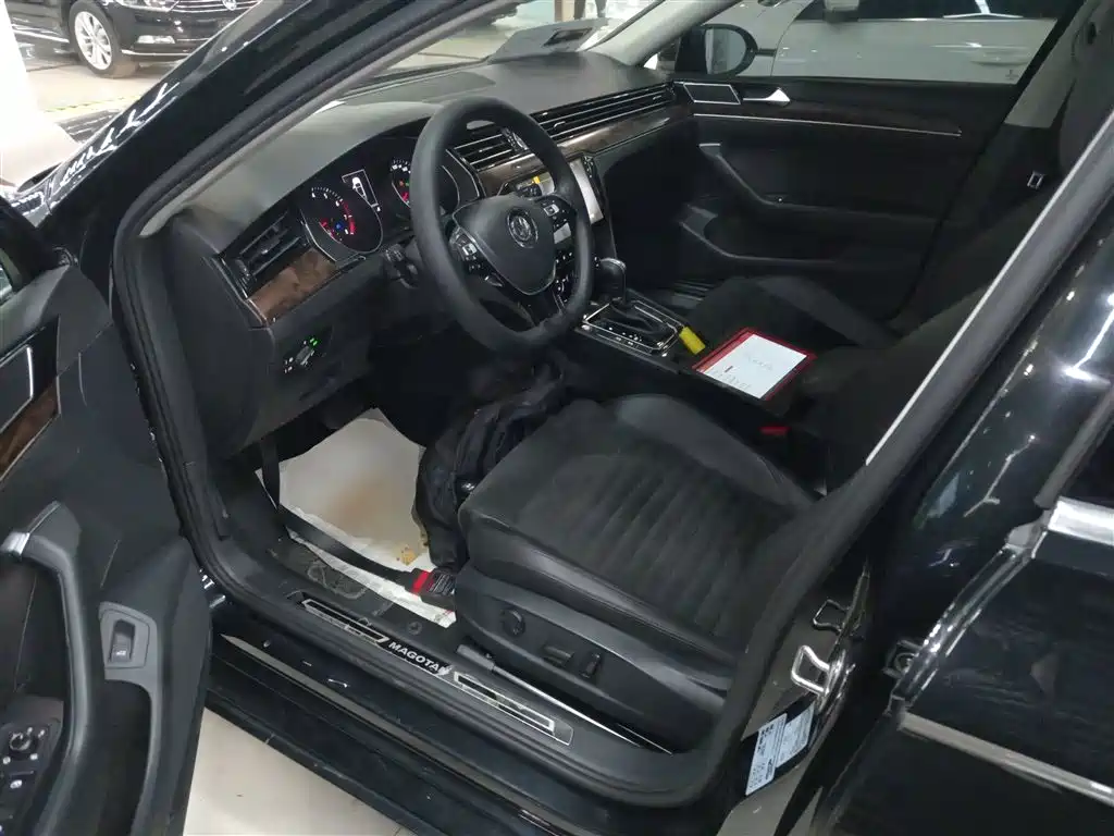 Magotan 330 TSI DSG Luxury