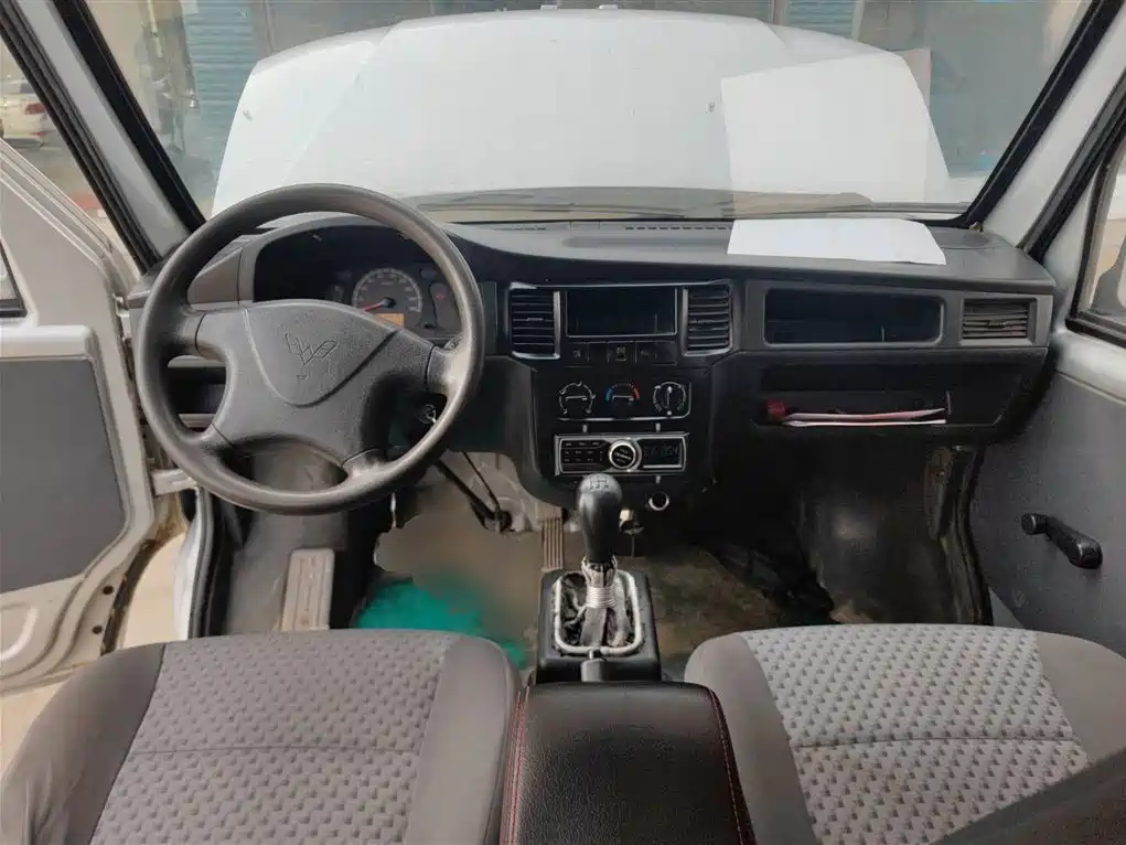 Wuling Zhiguang 1.2 L Utility LSI