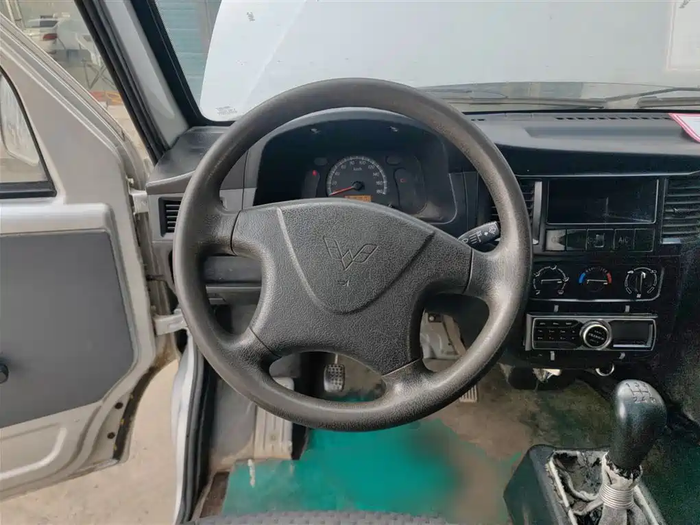 Wuling Zhiguang 1.2 L Utility LSI