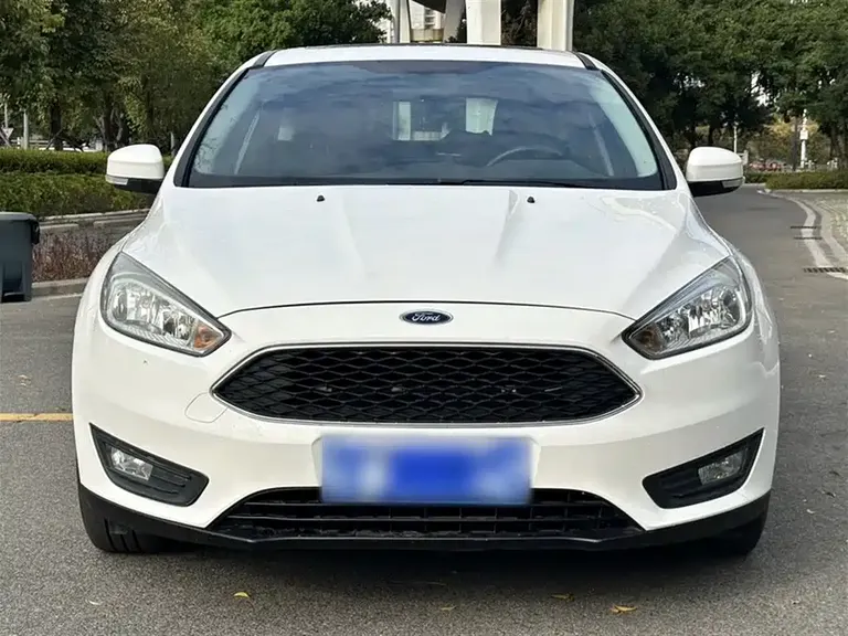Ford Focus Hatchback Classic 1.6 L Auto Style Smart Travel