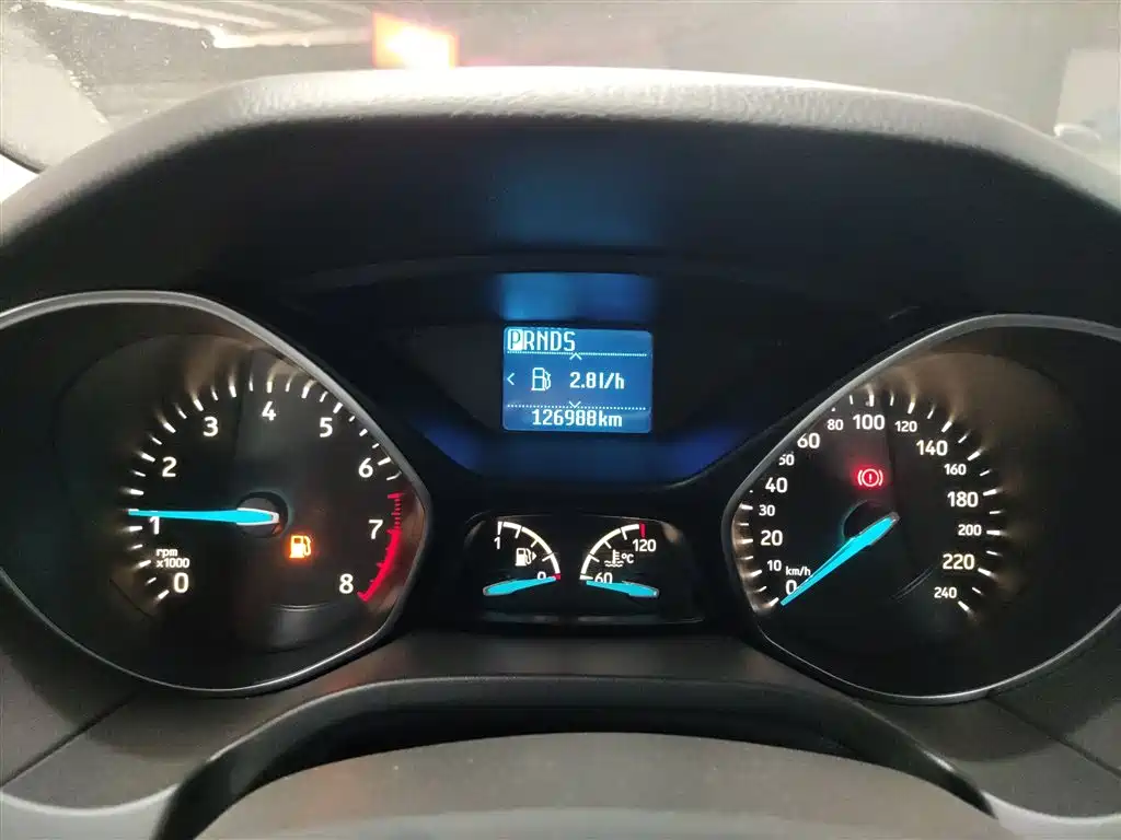 Focus Hatchback Classic 1.6 L Auto Style Smart Travel