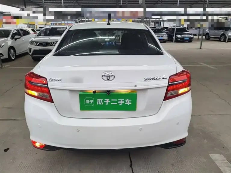 Toyota YARiS L Zhixiang 1.5 L CVT Leading