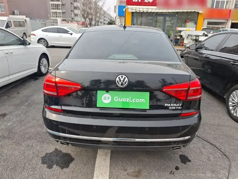 Volkswagen Passat 330 TSI DSG Honored