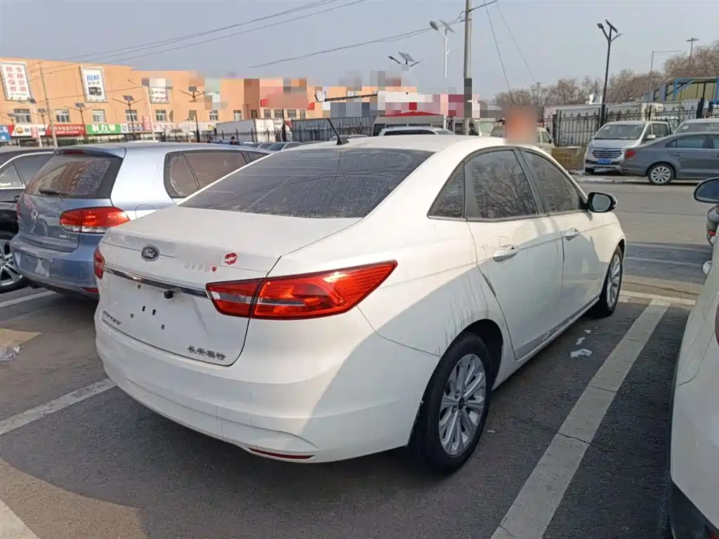 Escort 1.5 L Auto Fashion