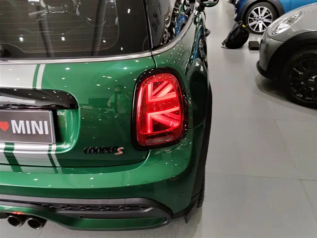 MINI 2.0 T COOPER S Artist