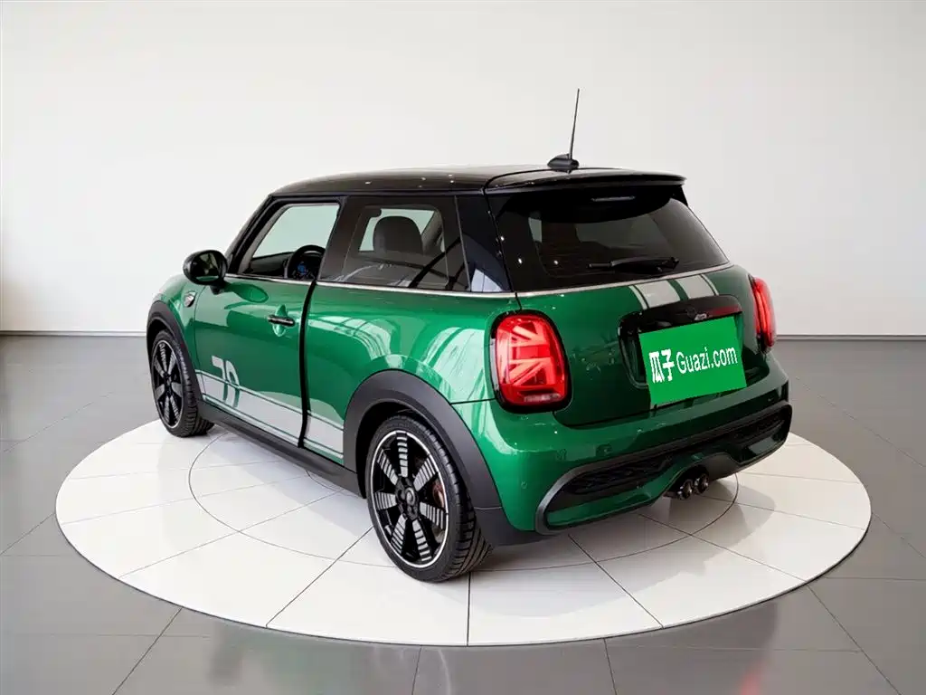 MINI 2.0 T COOPER S Artist