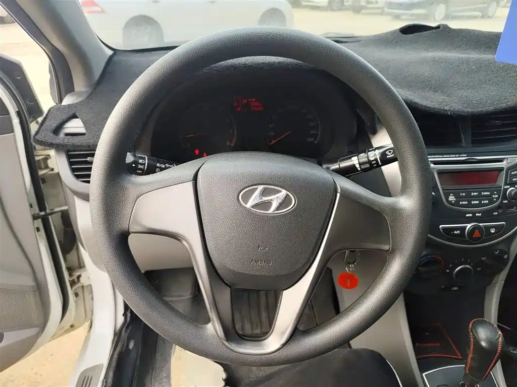 Accent 1.4 L Auto Intelligent GLS