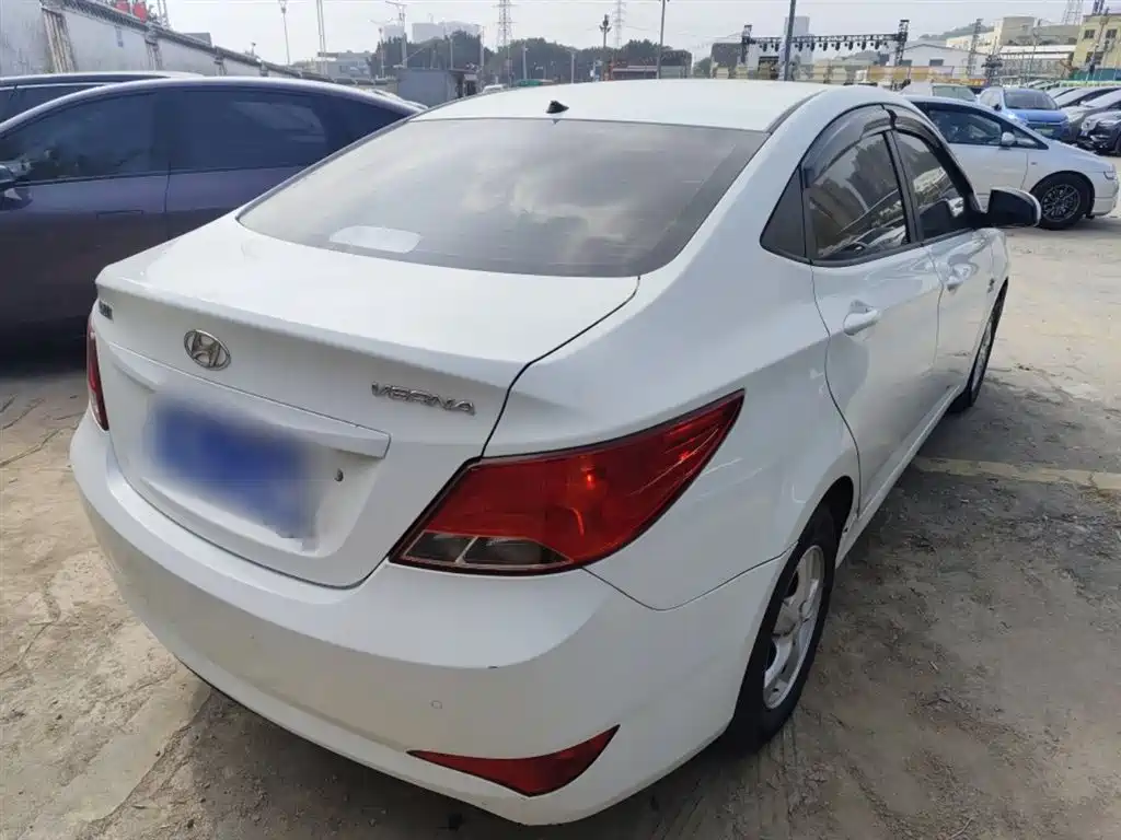 Accent 1.4 L Auto Intelligent GLS