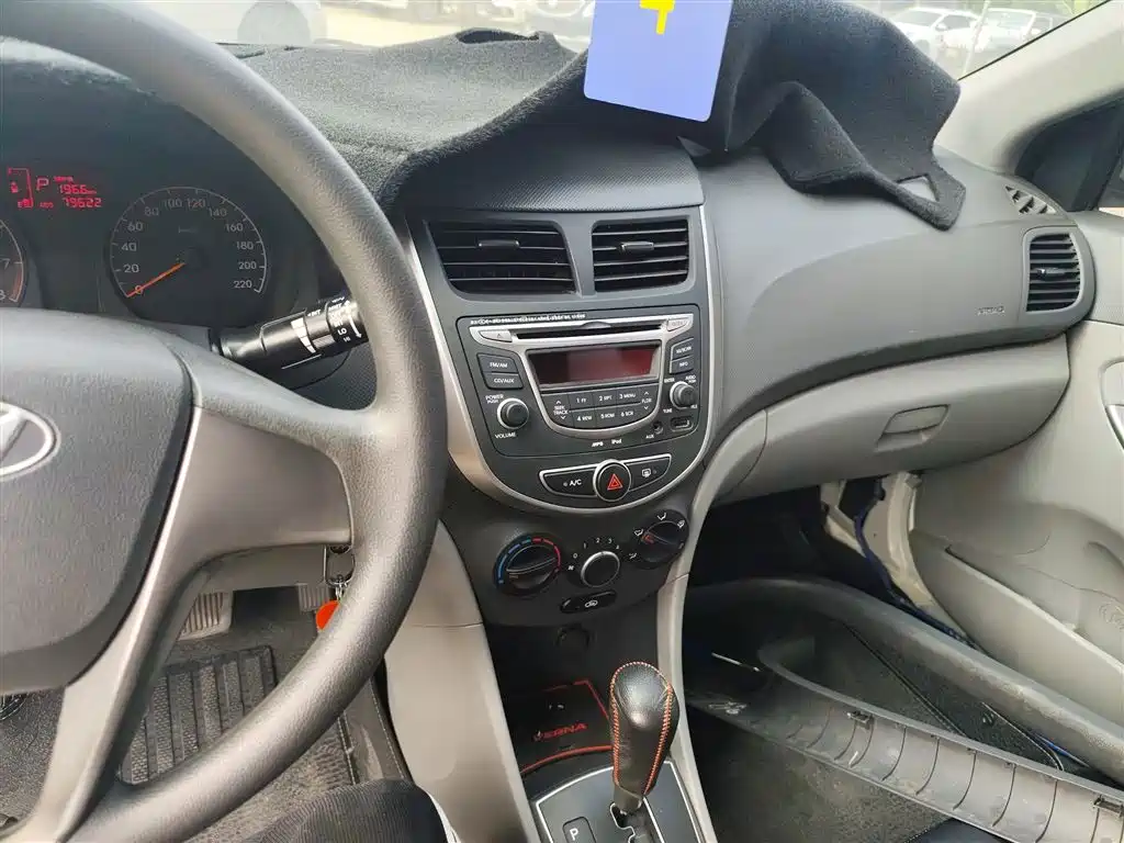 Accent 1.4 L Auto Intelligent GLS