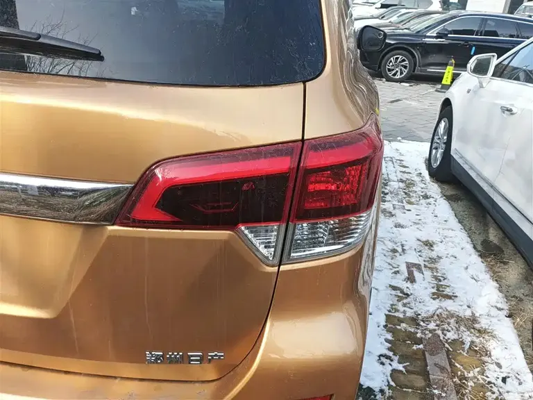 Nissan Terra 2.5 L Auto 2 WD Luxury