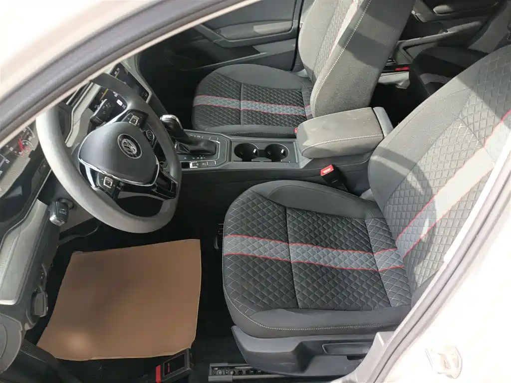 Lamando 230 TSI DSG Style