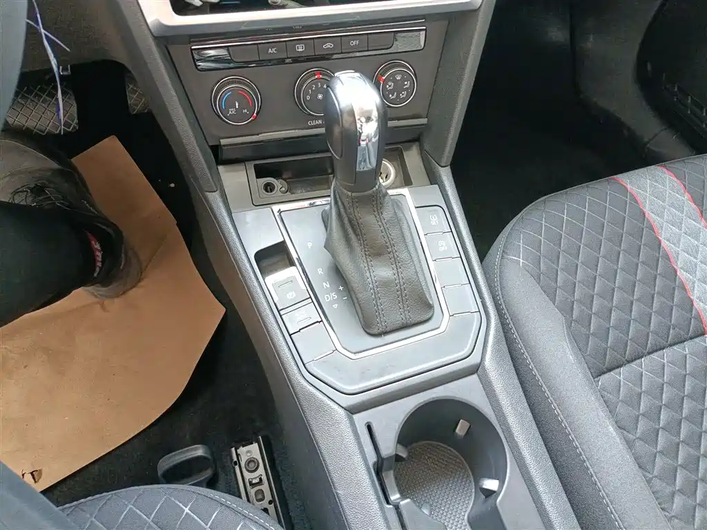 Lamando 230 TSI DSG Style