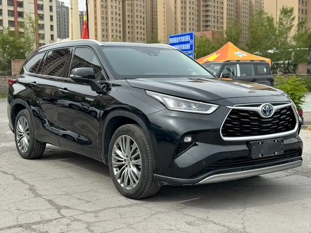 Highlander 2.5 L Smart e-Hybrid Dual Engine 4 WD Distinguished 7-seat