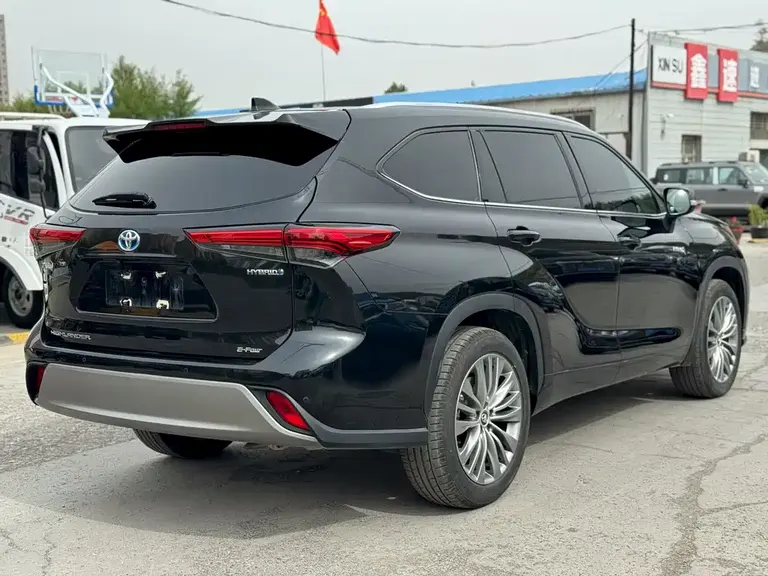 Toyota Highlander 2.5 L Smart e-Hybrid Dual Engine 4 WD Distinguished 7-seat