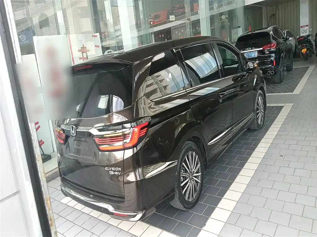 Elysion 2.0 L e:HEV Luxury Early Enjoyment