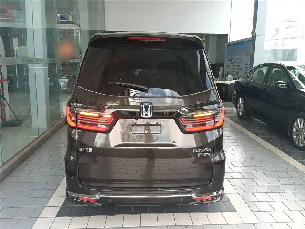 Elysion 2.0 L e:HEV Luxury Early Enjoyment