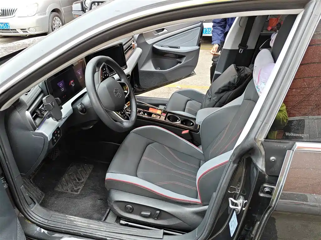 Lamando Lamando L 280 TSI DSG Spicy Cool
