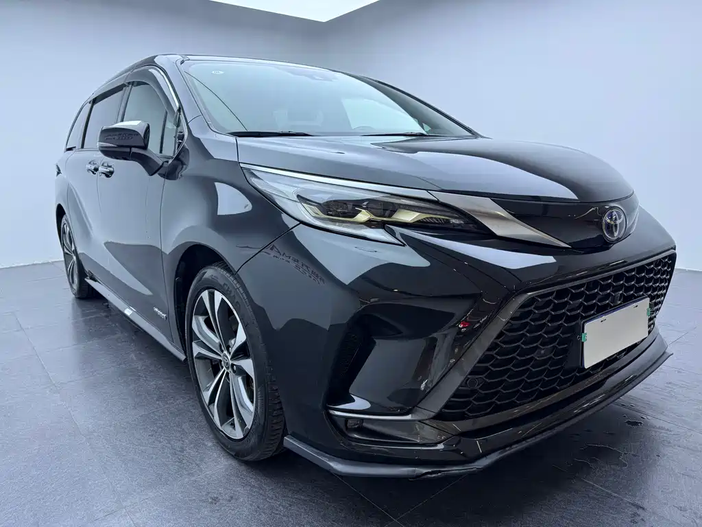 Granvia 2.5 L Hybrid Flagship