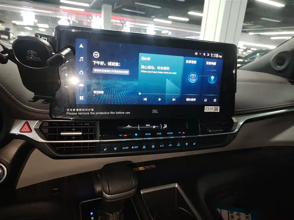 Granvia 2.5 L Hybrid Flagship