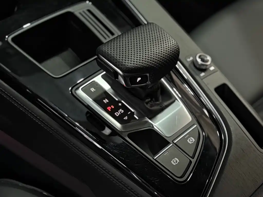 Audi A4 L 40 TFSI Luxury Dynamic Starry Night