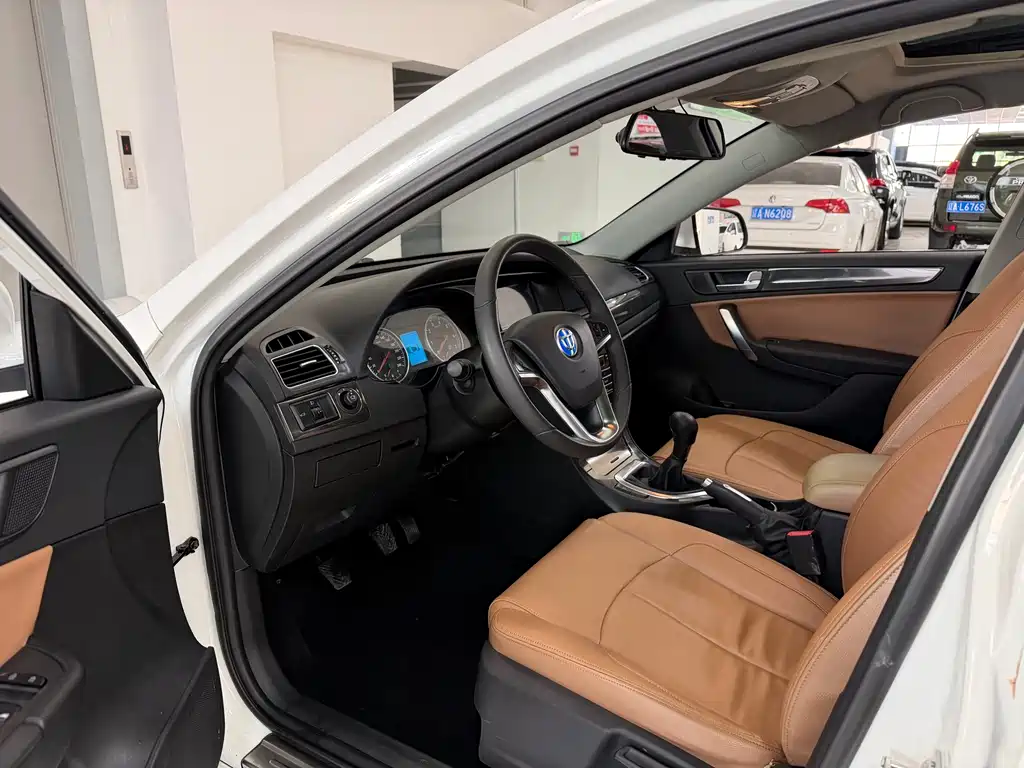 Brilliance H530 中华H530 2014款 1.5 T 手动舒适型